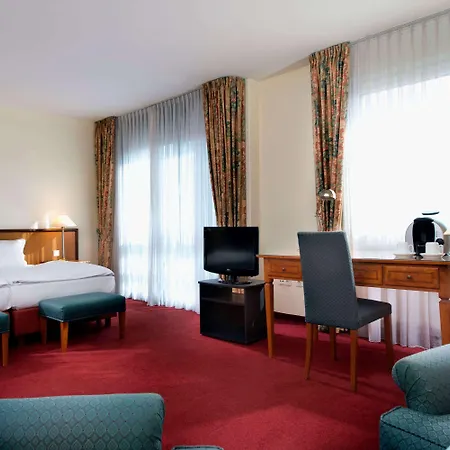 Wyndham Garden Berlin Hotel 4*