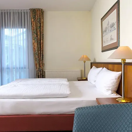 Wyndham Garden Berlin Hotel 4*